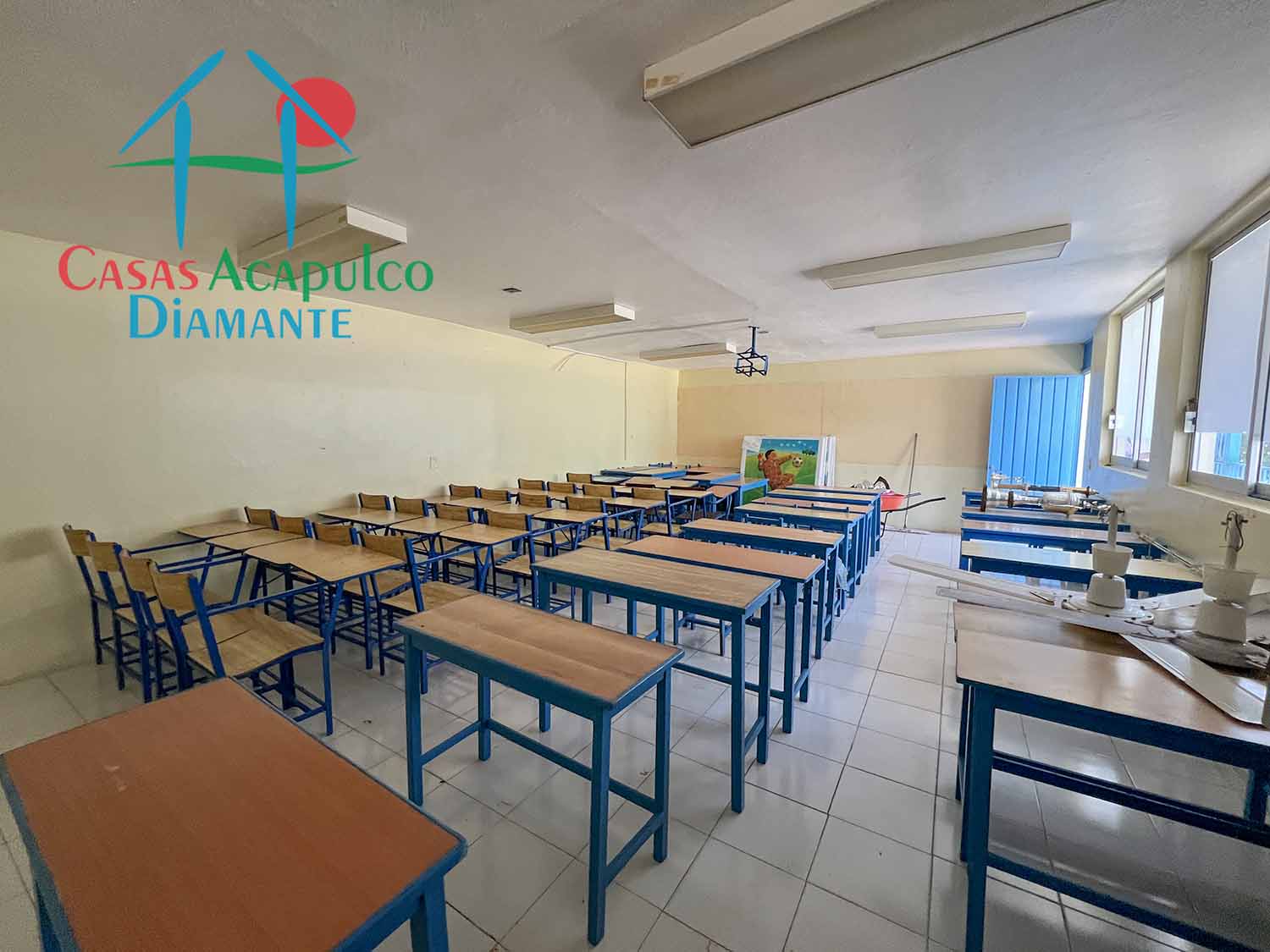 Centro Escolar La Paz sección secundaria - Salón tres 3